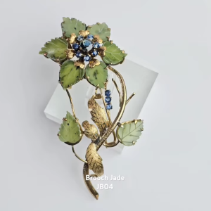 JADE BROOCH 04